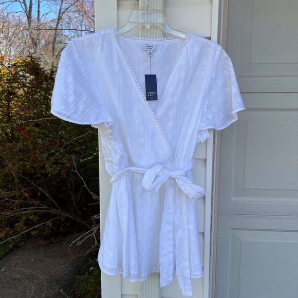 NWT Crown & Ivy Pretty White Dot Lace Trim Faux Wrap V-Neck Lined Cotton Blouse